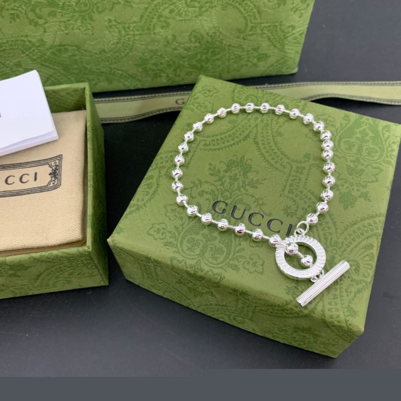 G*u*i bracelets